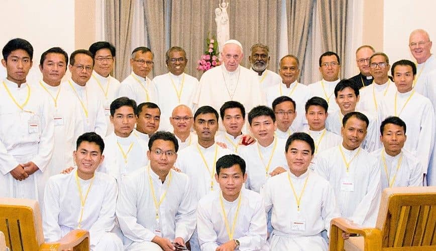 El Papa urge a los jesuitas a estar fundamentados y enraizados en el amor de Dios