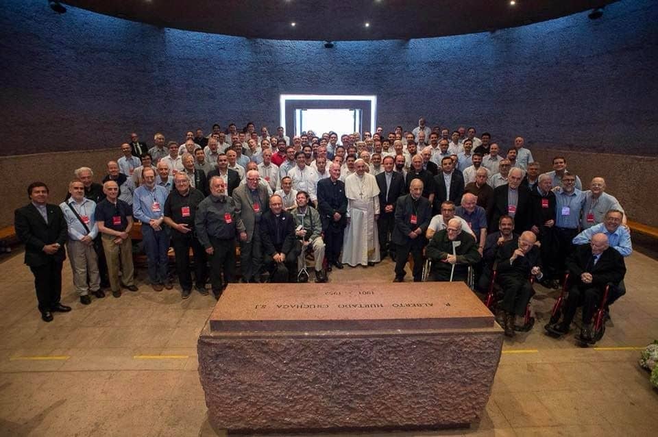 Francisco se reunió con jesuitas de Chile