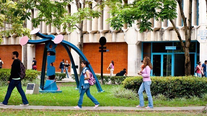 El joven universitario en la cultura moderna líquida