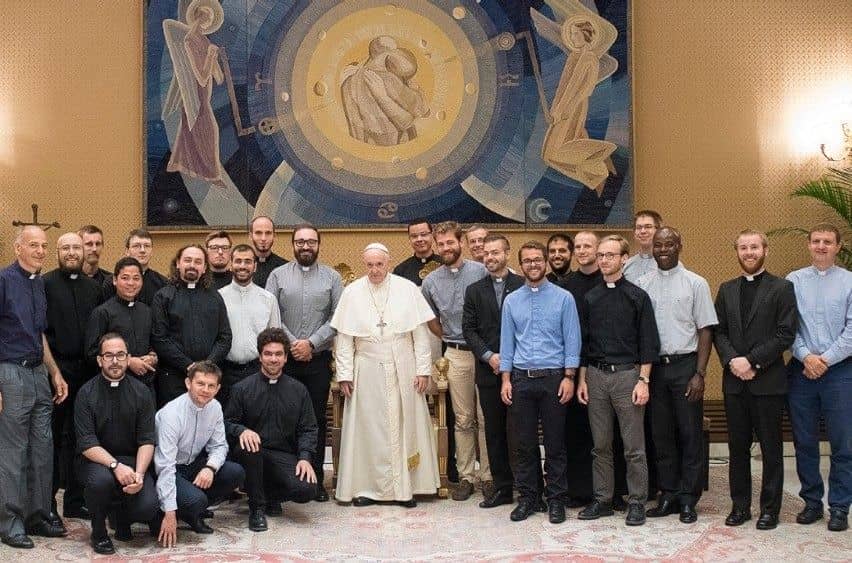 El Papa pide a los jesuitas jóvenes que sean creativos y valientes en la misión