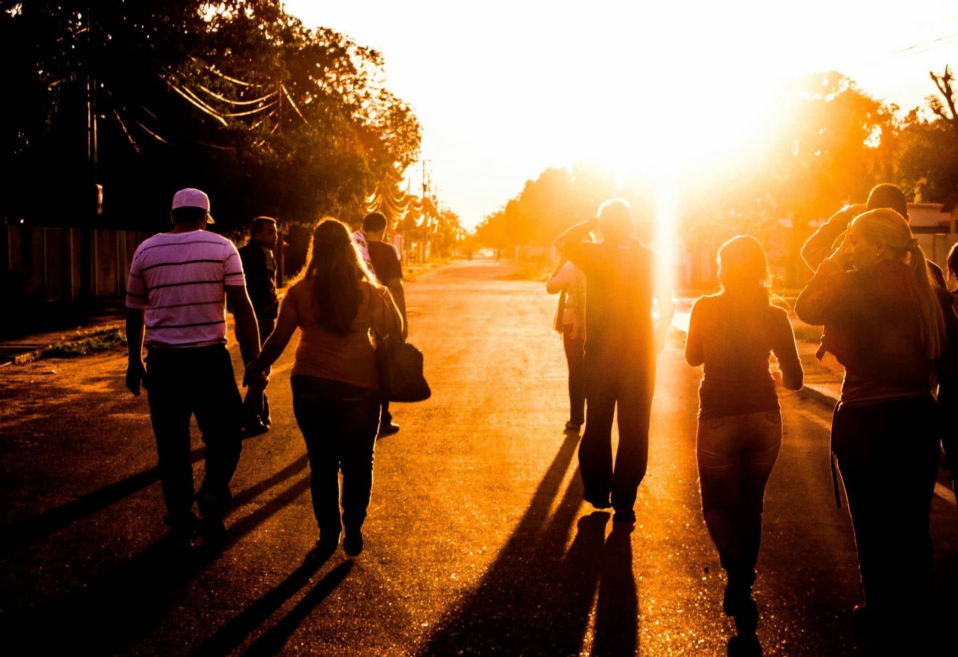 “... procuren ustedes que su luz brille delante de la gente