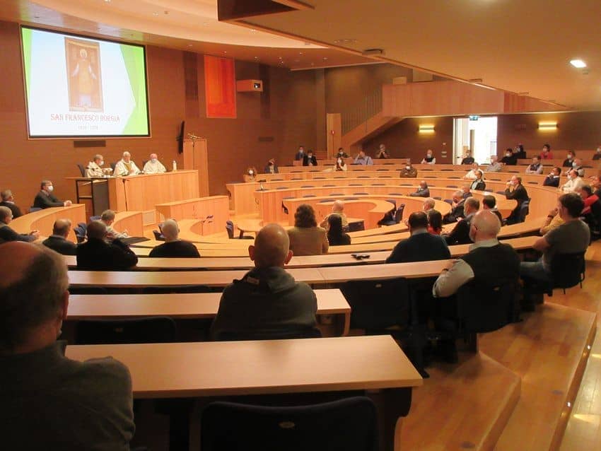 Del poder de la dominación al poder del servicio