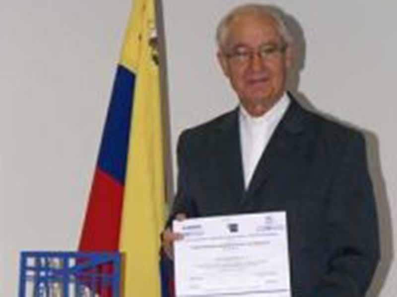 Venezuela: El P. Luis Ugalde, SJ recibe el Premio por la Paz y la Tolerancia