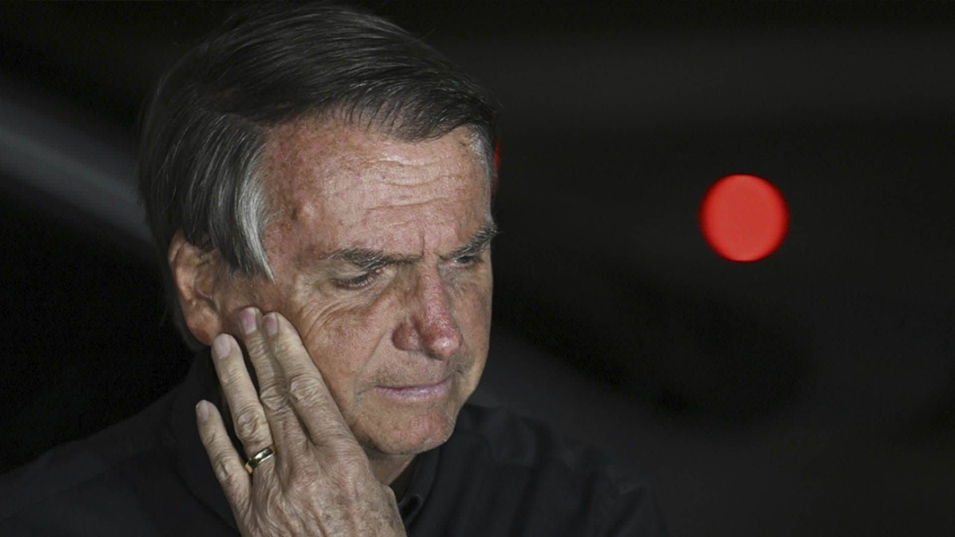 Bolsonaro sigue sin aceptar públicamente la derrota en Brasil